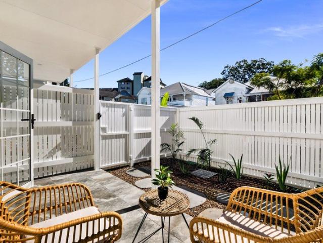Luxury, Fully Furnished One Bedroom Utilities Included for Easy Living. FOUR WEEKS FREE RENT!