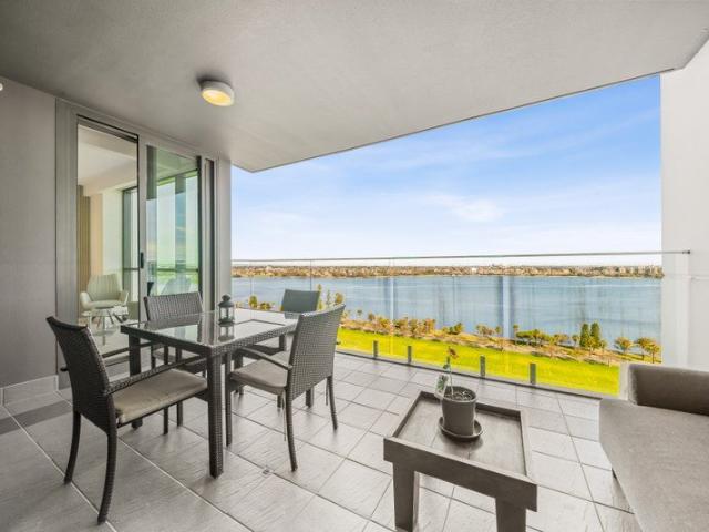 LUXURY FULLY FURNISHED AND RENOVATED RIVERSIDE RESIDENCE ADAGIO, EAST PERTH