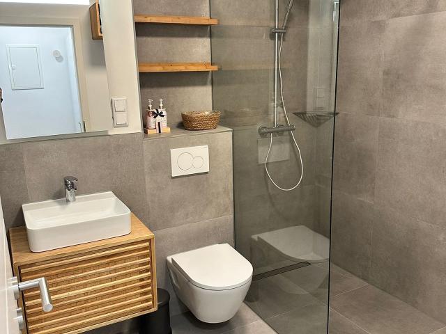 Luxury Fully Furnished Apartment in Prime Location – Cologne Südstadt Move in Ready, Balcony, Registration possible, Koln Amsterdam Apartments for Rent