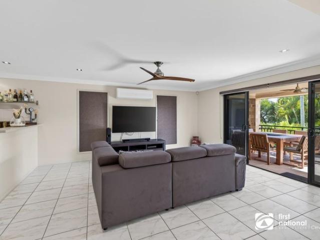 LUXURY FULLY FURNISHED FAMILY HOME IN ONE OF CLEVELANDS MOST PRESTIGE AREAS