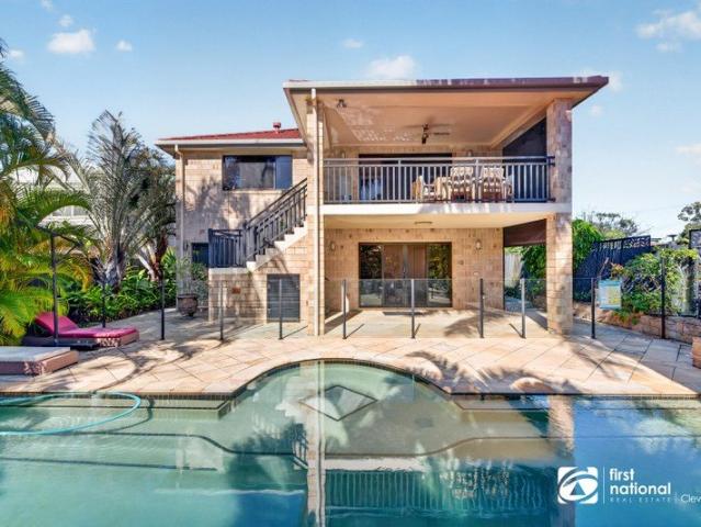 LUXURY FULLY FURNISHED FAMILY HOME IN ONE OF CLEVELANDS MOST PRESTIGE AREAS