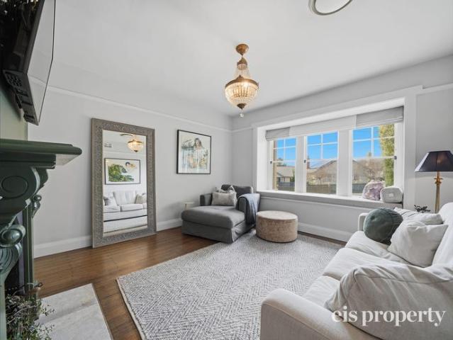 Luxury Fully Furnished Residence In The Heart Of New Town