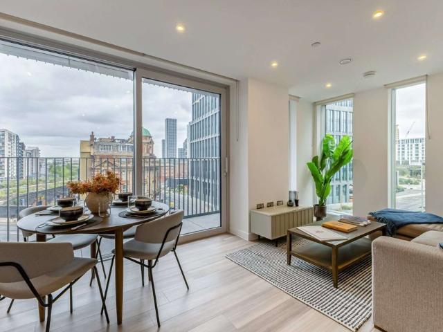Luxury Fully Furnished | Two Double Bedrooms | Two Bathrooms | On site Gym | Parking Available for Additional cost of £200PCM | 24/7 Concierge