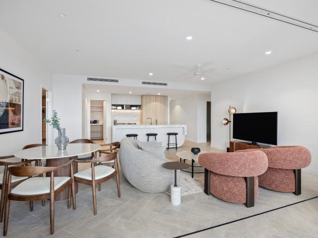 luxury fully furnished 3 bedroom apartment in the sought after queens wharf
