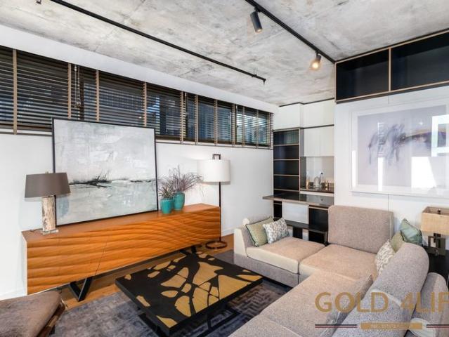 Luxury Fully Furnished 3 Bedroom Apartment with Stunning Docklands Views