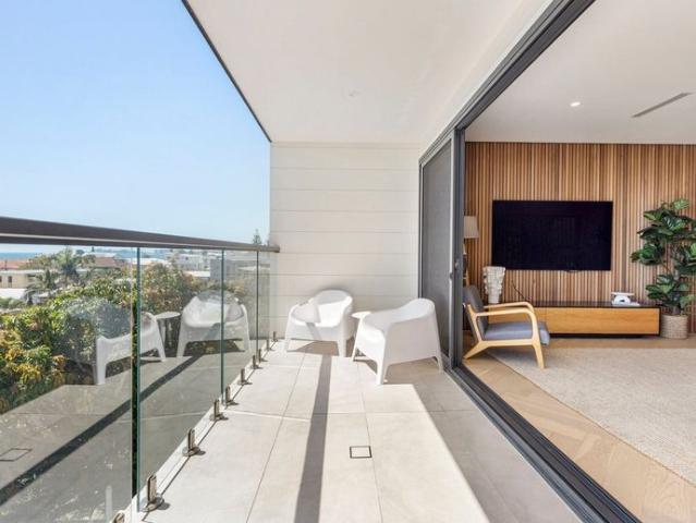 LUXURY FURNISHED FOUR LEVEL VILLA WITH STUNNING OCEAN VIEWS & LIFT