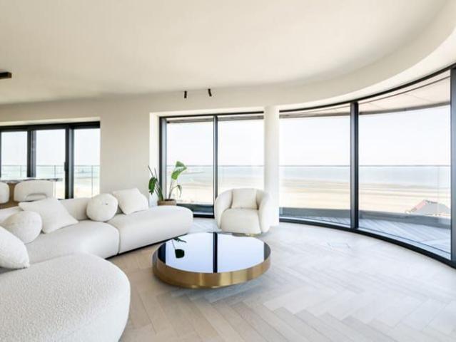 Luxury Furnished Penthouse with Panoramic Sea Views in the I