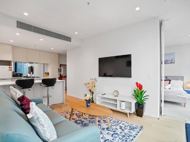 LUXURY FURNISHED 2 bedroom with Unrivalled Ocean view and World Class Facilities at Melbourne Square in Southbank