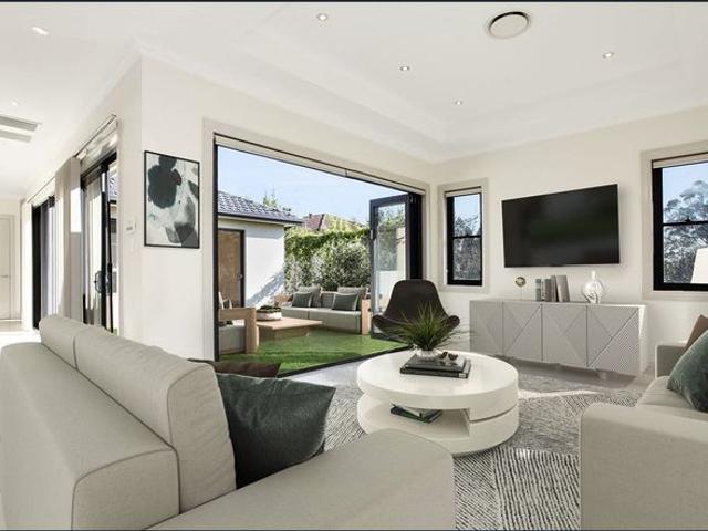 Luxury House 3 bedrm, Convenient Loc to bus & shops