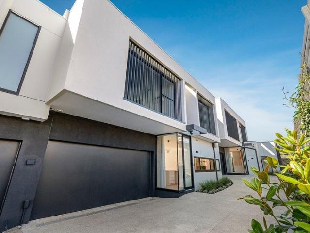 Luxury Home Walk to Templestowe Village!