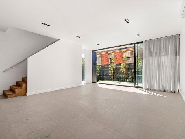 Luxury Home – Walk to Templestowe Village!
