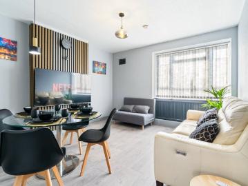 Luxury Home BILLS INC Shepherd’s Bush