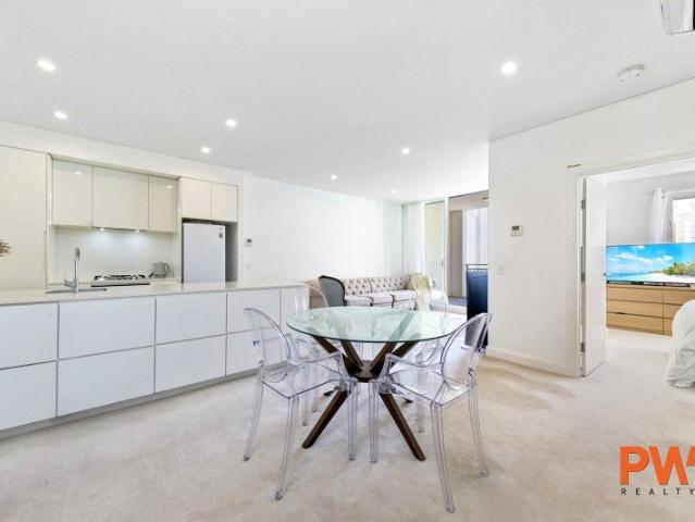 Luxury Home In Ultra Convenient Location ! ! !