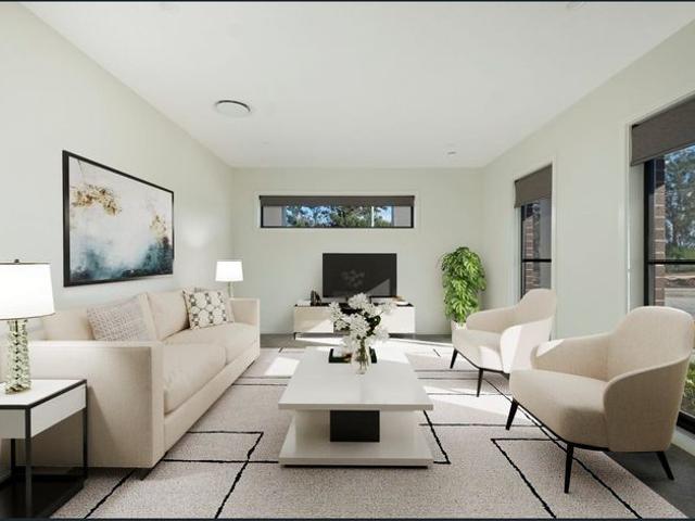 LUXURY HOME IN A CONVENIENT LOCATION!