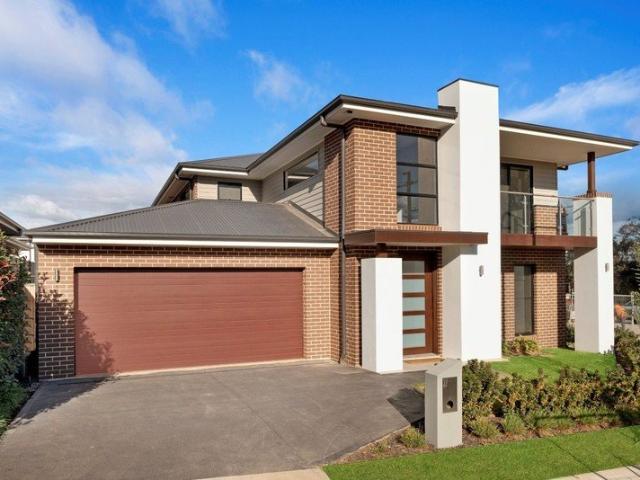 LUXURY HOME IN A CONVENIENT LOCATION!