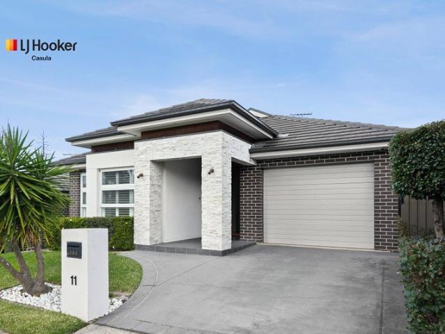Luxury Home In Quiet Street Opposite Reserve