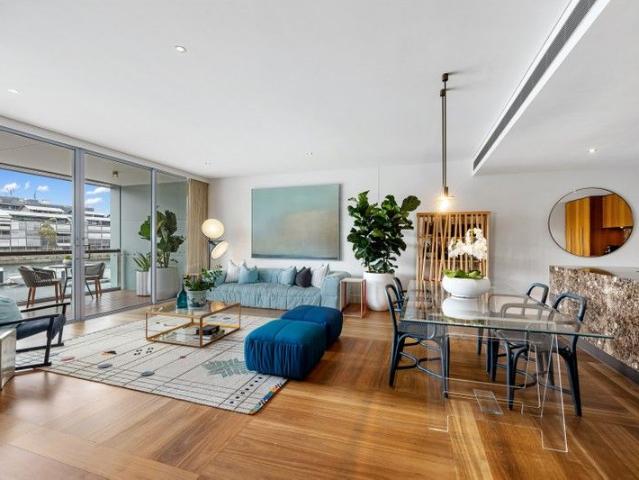Luxury Harbourfront Living 2 Bedrooms + home office