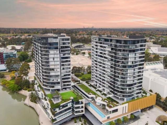 Luxury High Floor Apartment | 2 Bedrooms + 2 Bathrooms + Parking + 2 Storage Cages