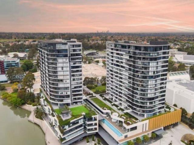 Luxury High Floor Apartment | 2 Bedrooms + 2 Bathrooms + Parking + 2 Storage Cages