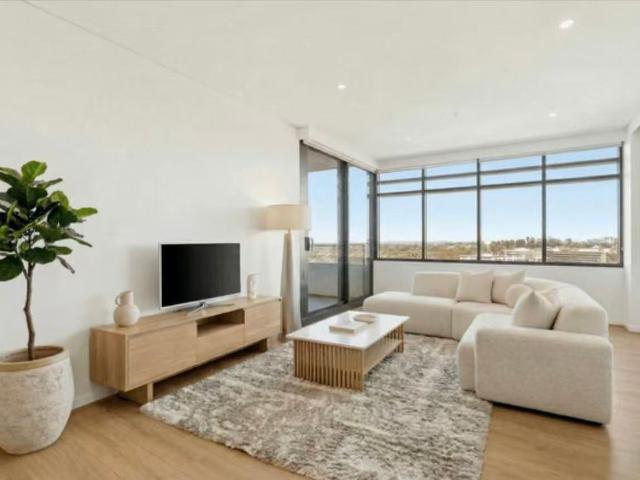Luxury High Floor Apartment | 2 Bedrooms + 2 Bathrooms + Parking + 2 Storage Cages