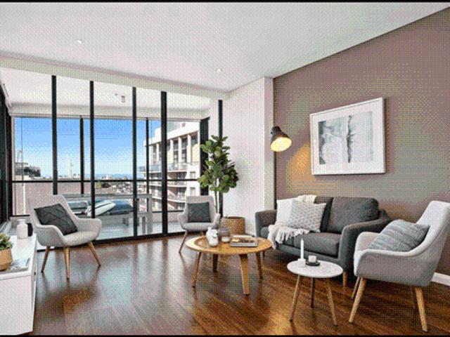 Luxury High Level Apartment with Spectacular City & Water Views