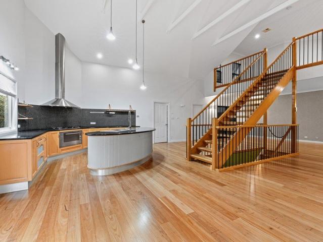 Luxury Hills Living At 7 Pirralilla Place, Stirling