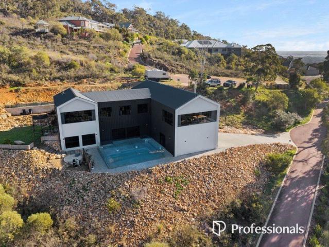 Luxury Hills Living with Panoramic Escarpment Views