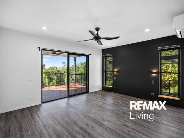 Luxury Hinterland Living Breath Taking Views, Swimming Hole & Waterfall included!
