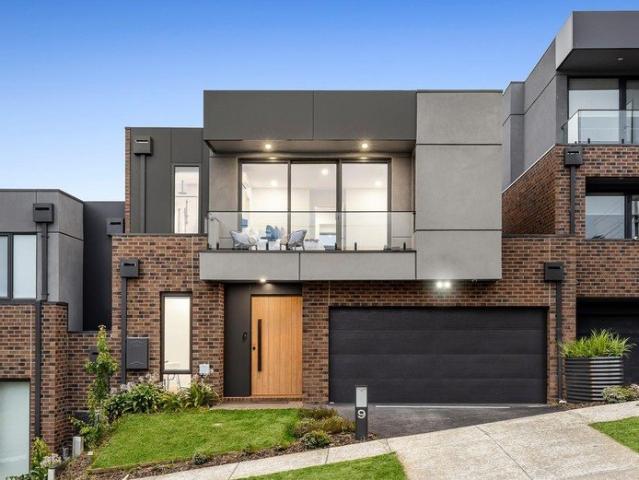 Luxury in Coveted East Doncaster Secondary College Zone
