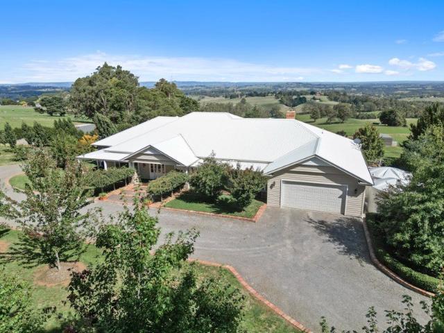 Luxury Jindivick Living with Far Reaching Views