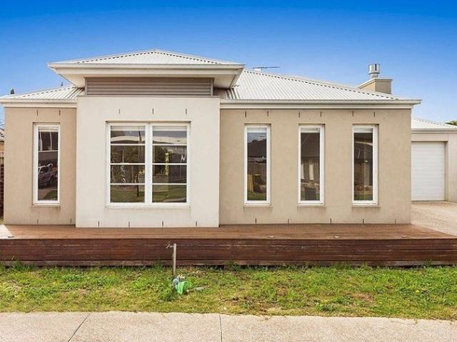 Luxury Just Moments from Point Cook Town Centre! APPLICATIONS NOW OPEN