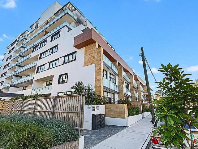 LUXURY ONE BEDROOM APARTMENT PLUS STUDY IN OASIS