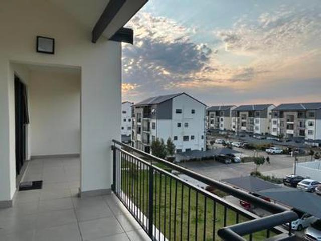 luxury one bedroom on top floor with.