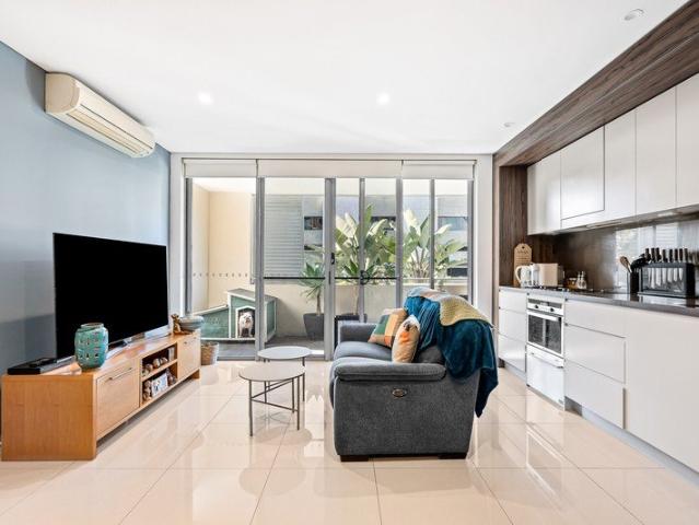 Luxury One Bedroom + Study Apartment in Prestigious Parkside Setting