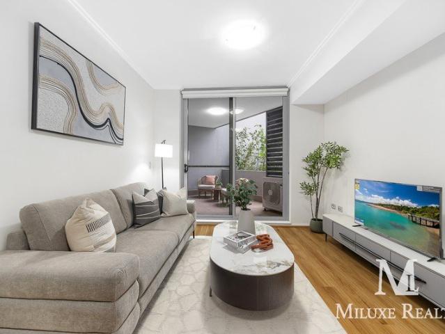 LUXURY ONE BEDROOM + STUDY WITH FULL SIZE KITCHEN
