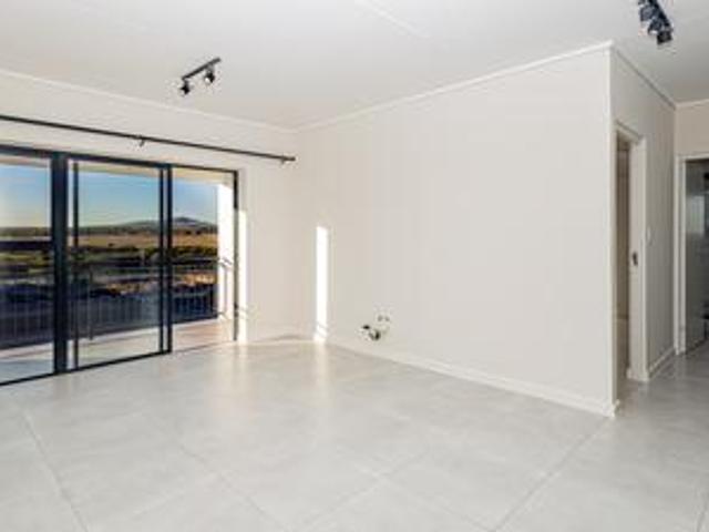 luxury one bedroom top floor 1 november
