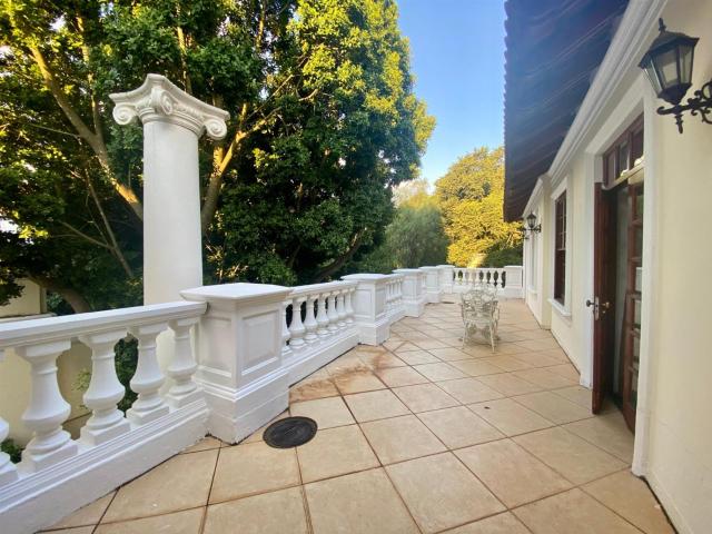 Luxury Open Plan Studio Apartment Fully Furnished with Spacious Balcony 106
