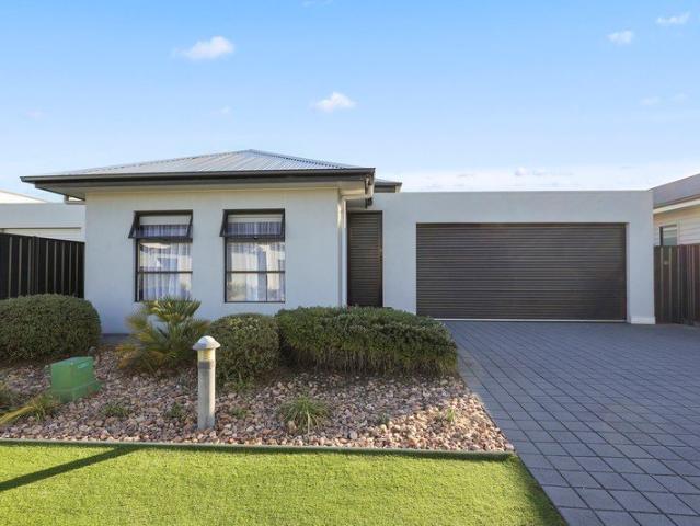 Luxury Over 50s Living in the Marina