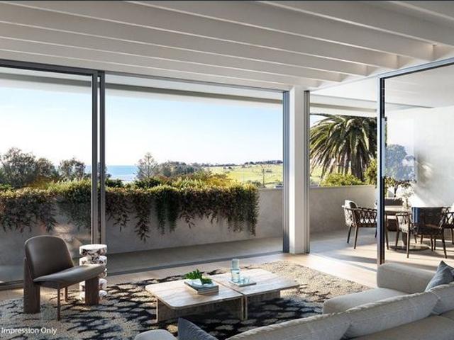 Luxury Over 60s First Floor Residence Moments from Collaroy Beach
