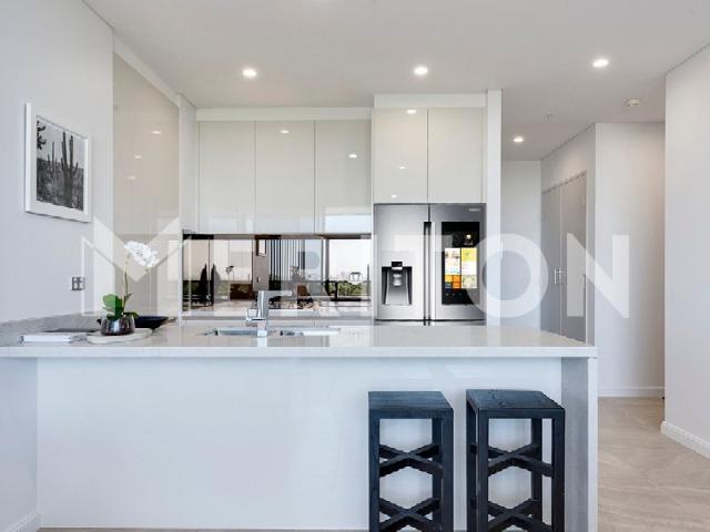 LUXURY OVERSIZED 2 BEDROOM APARTMENT IN 'THE RETREAT'S' TOPIA!