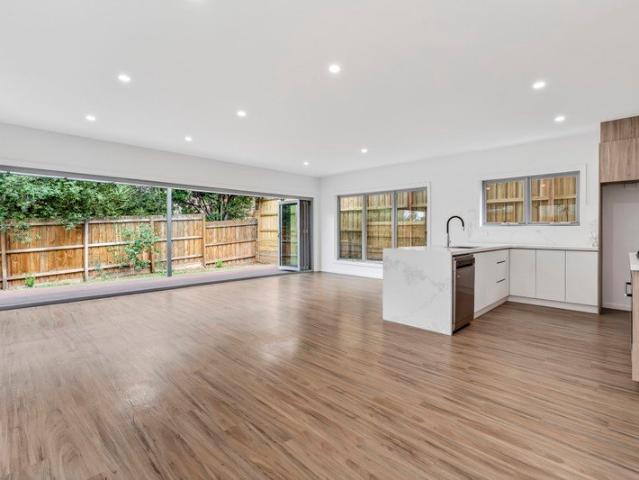 Luxury, Low Maintenance Living in the Heart of Old Highton
