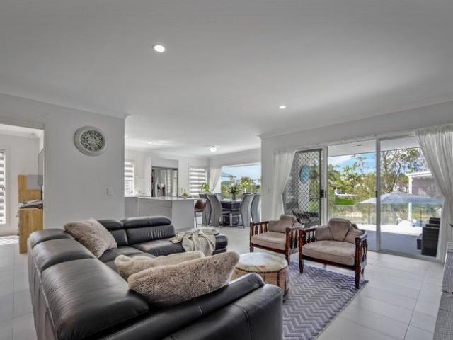 Live the Waterfront Dream Pool, Pontoon & More