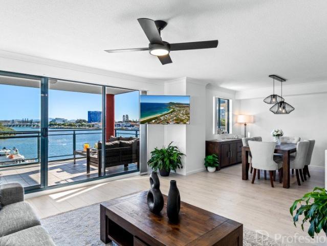 Luxury Lakefront Living with Uninterrupted Wallis Lake Views