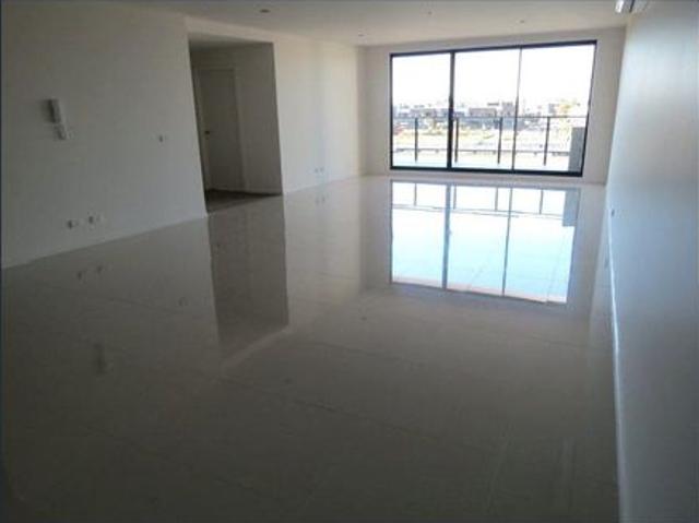Luxury Lakeside Living in the Heart of Caroline Springs