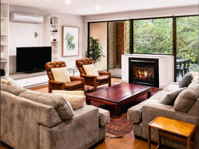 Luxury Lakeside Living in the Heart of Daylesford