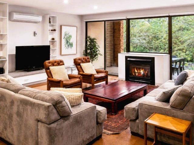 Luxury Lakeside Living in the Heart of Daylesford