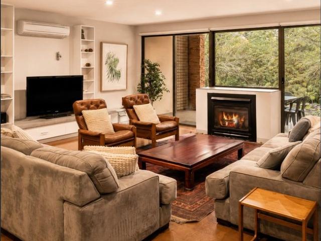Luxury Lakeside Living in the Heart of Daylesford