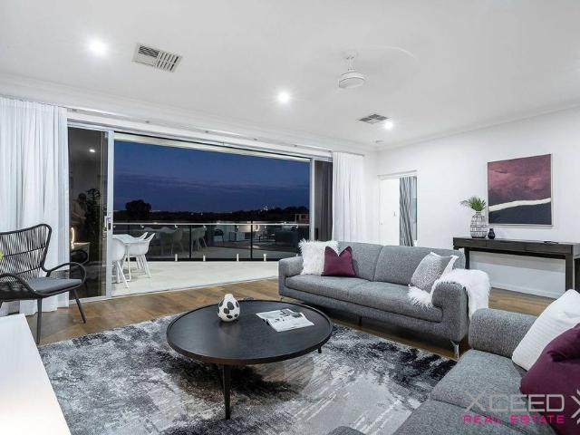 Luxury Lakeside Living in Woodlands
