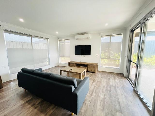 Luxury Living Made Easy, Partially Furnished. 4 Bedroom, 3 Ensuites, A/Cs & TVs!