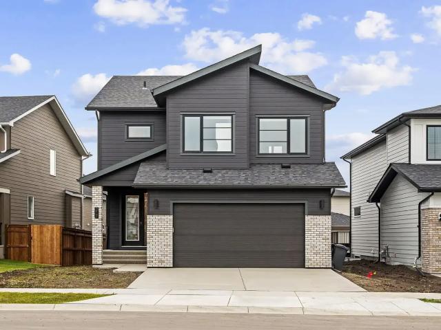 Luxury Living near Springbank | Lake Community | 5 Bedrooms — 5 Bedrooms House